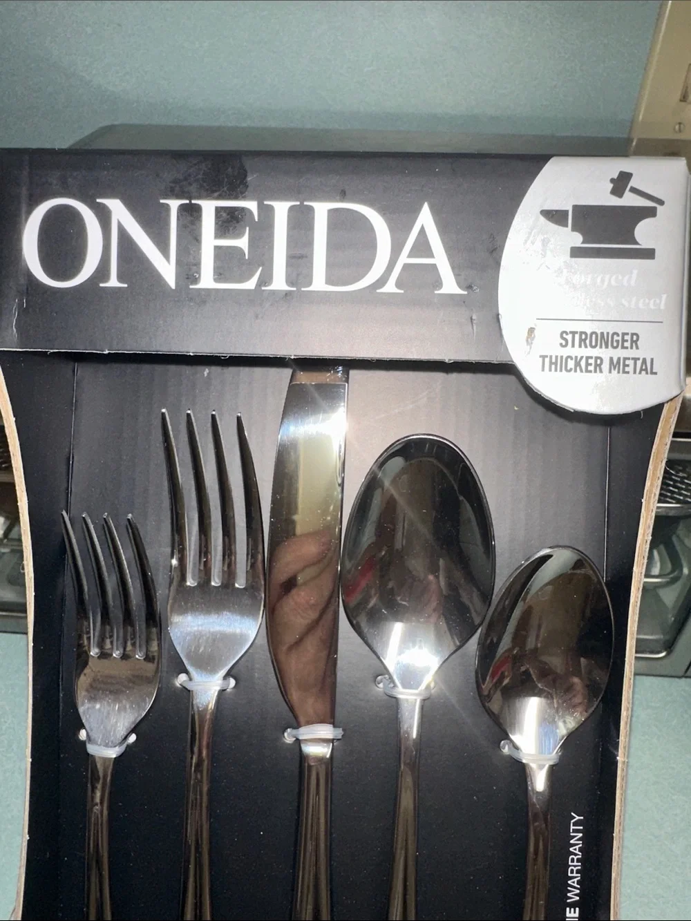 Oneida Newpoint 20-Piece Flatware Set in Polished Silver Finish Stainless Steel